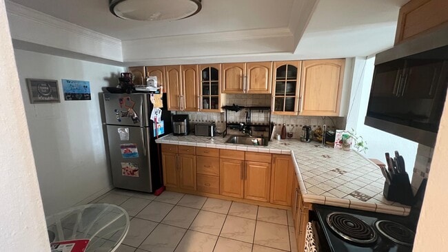 Building Photo - 1301 NE Miami Gardens Dr