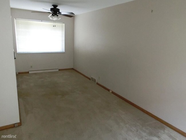 Building Photo - 2 br, 1 bath Townhome - 1479 W Lane Ave