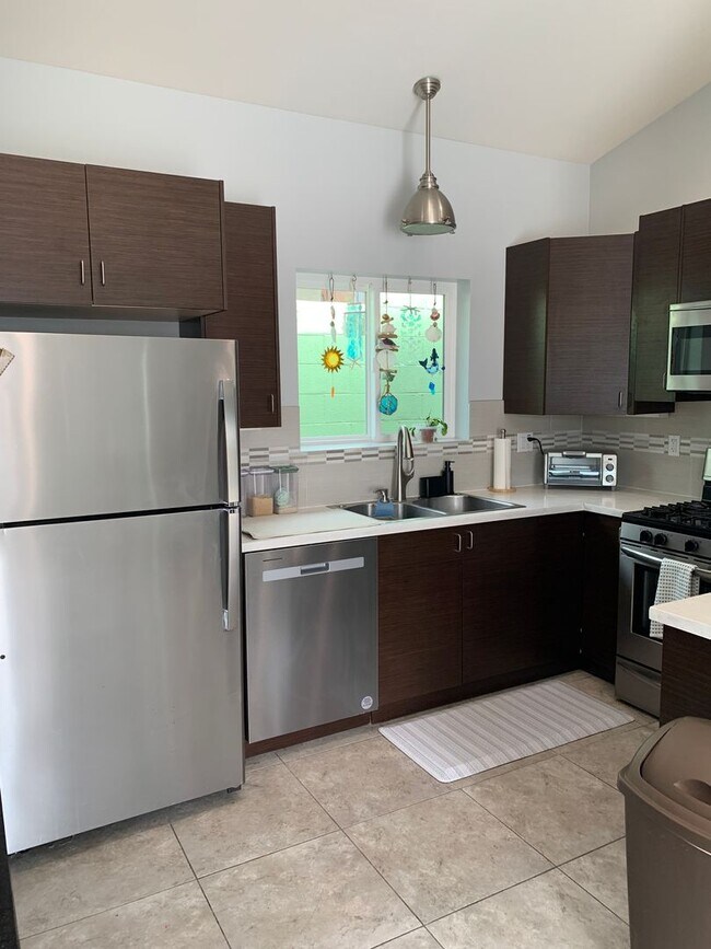 Foto del edificio - FURNISHED 2+ 2 Cottage - Downtown Ventura