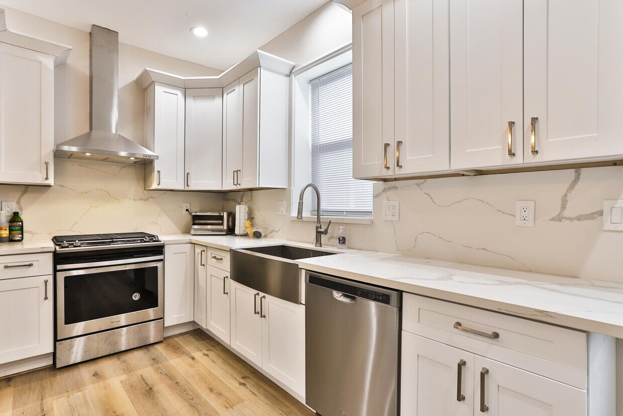 Foto principal - 6105 Waterman Blvd
