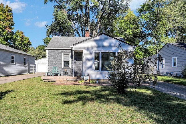 Foto del edificio - 5311 Crittenden Ave