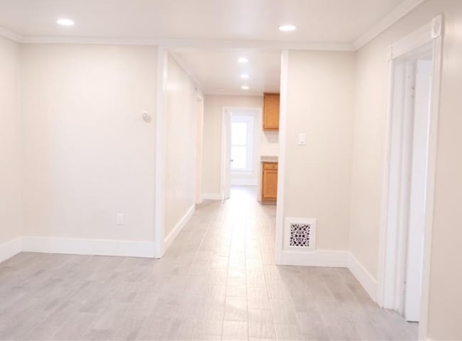 Building Photo - 508 Albany St