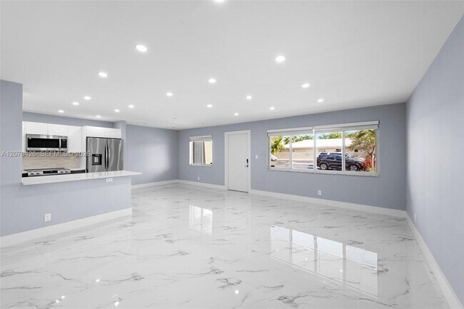 Foto del edificio - 1400 NE 54th St
