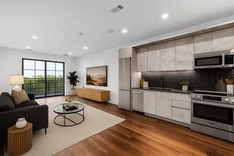 Building Photo - 4315 S Congress Ave