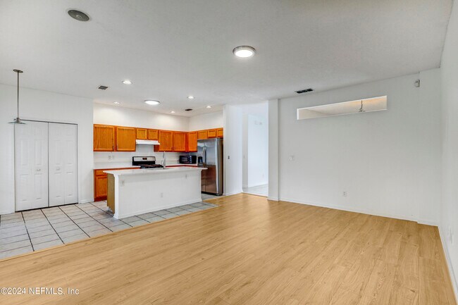 Foto del edificio - 4232 Ripken Cir E