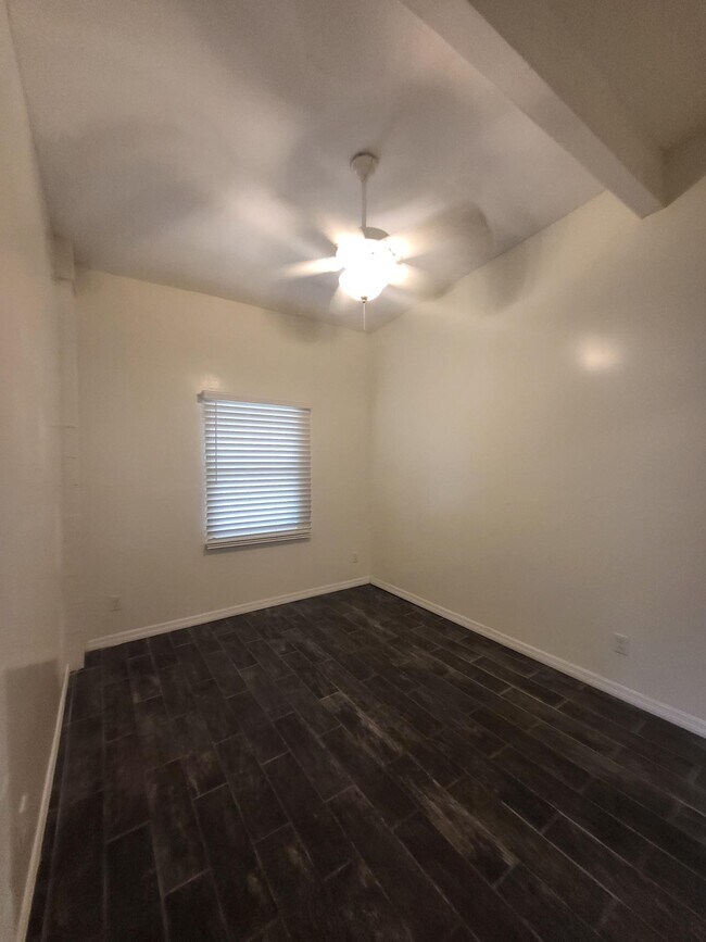 Dormitorio 1 - 209 W King St