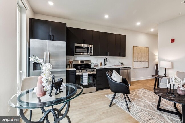Foto del edificio - 6910 Ridge Ave