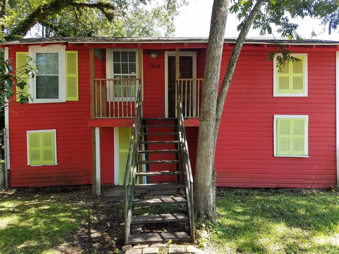 Front - 104 N Olive St