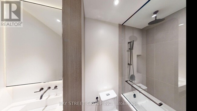 Photo du bâtiment - 55 Charles St E