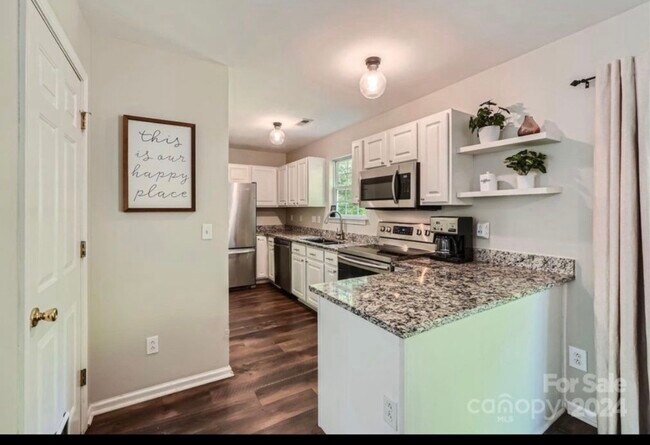 Building Photo - 5424 River Falls Dr