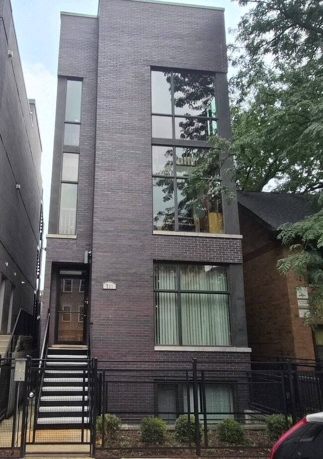 Building Photo - 731 N Elizabeth St