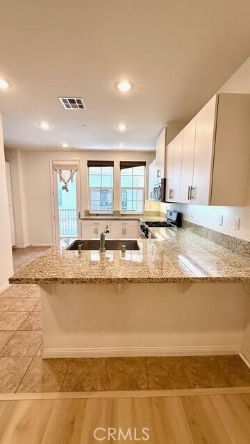 Building Photo - 904 N Primrose Ln