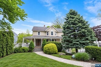 Building Photo - 816 Pascack Rd