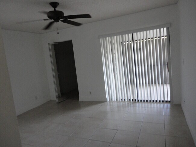 Foto del edificio - 701 Sunny Pine Way