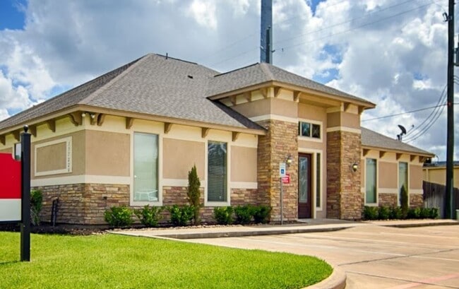 Building Photo - 13722 Office Park Dr