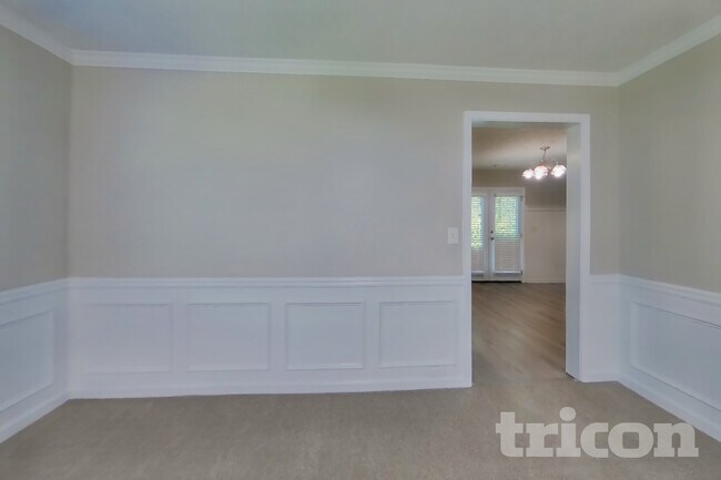 Building Photo - 113 Summit View Dr