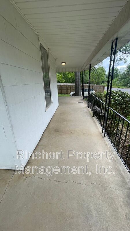 Building Photo - 140 Ebenezer Ave