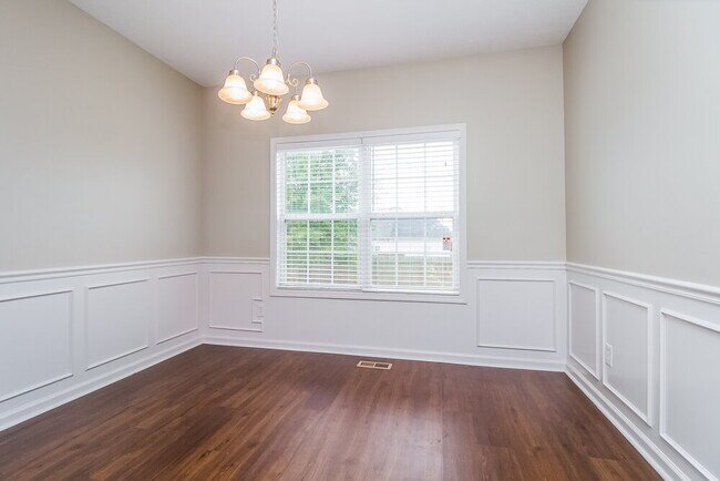 Building Photo - 3411 Wellington Pl