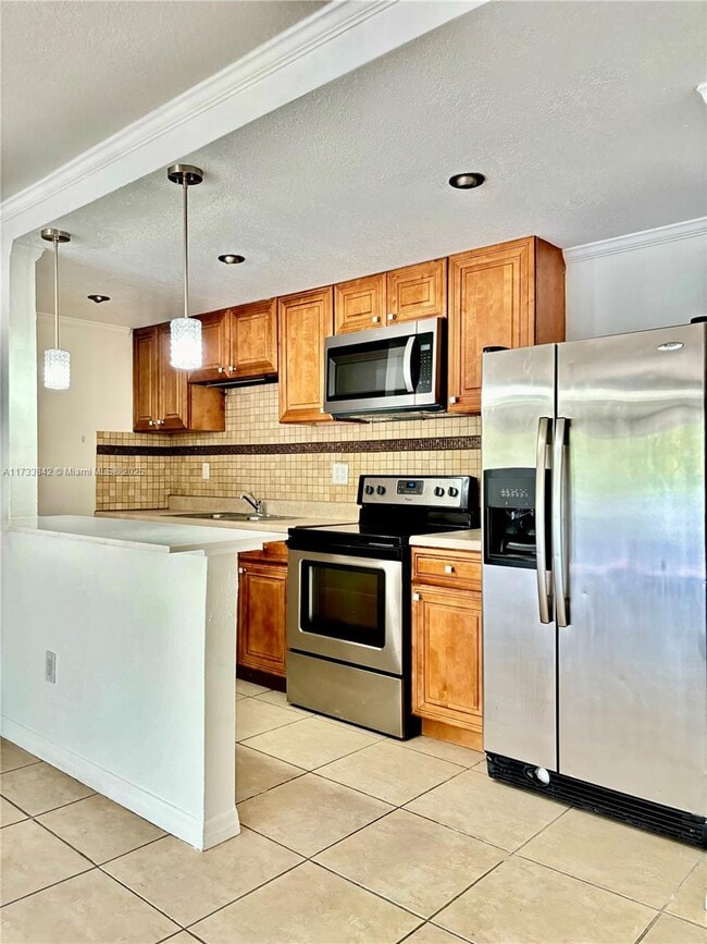 Building Photo - 4650 NW 79th Ave
