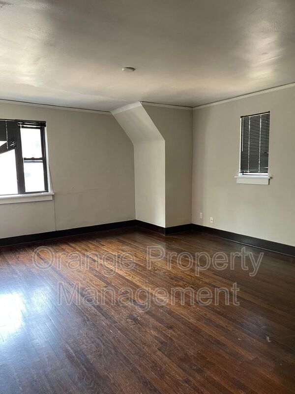 Foto del edificio - 3306 Burt St