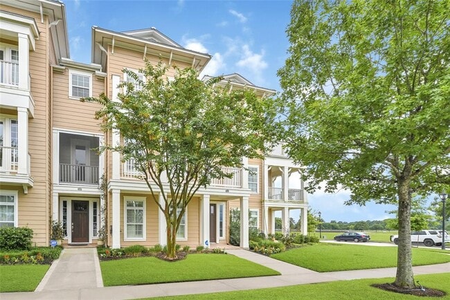Building Photo - 210 Breezy Way