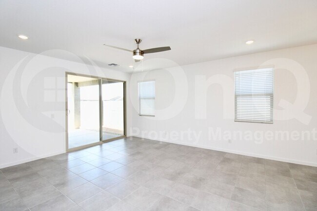 Foto del edificio - 16057 W Gray Fox Trl