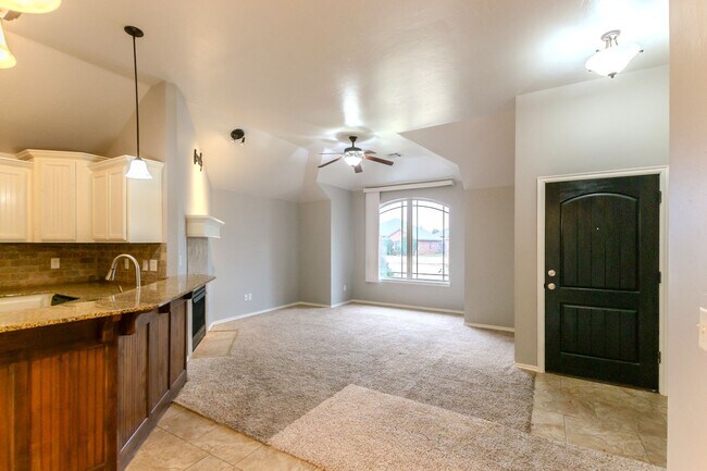 Building Photo - Gorgeous 3 Bed 2 Bath Home in Heart Of Yukon!
