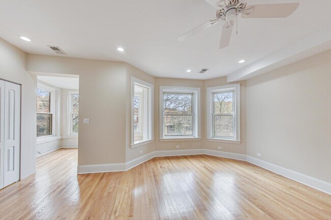Building Photo - 1422 W Olive Ave