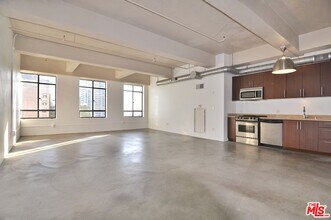 Building Photo - 849 S Broadway
