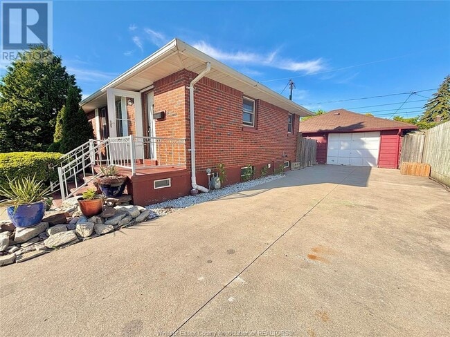 Building Photo - 2594 Askin Ave