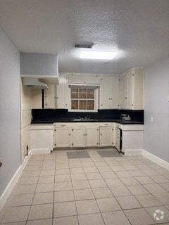 Building Photo - 5042 Ventura Ln