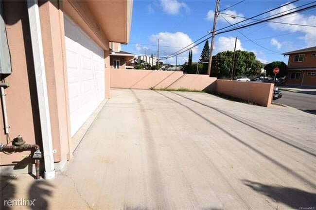 Building Photo - 3 br, 2 bath House - 3378 Keanu St