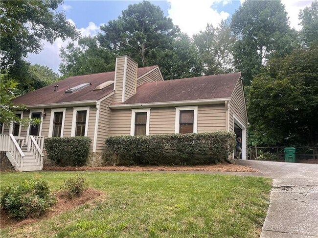 Building Photo - 3737 Foxwood Rd