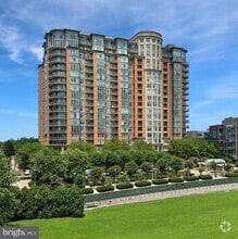 Building Photo - 8220 Crestwood Heights Dr