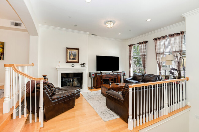 Building Photo - 4124 W Kling St