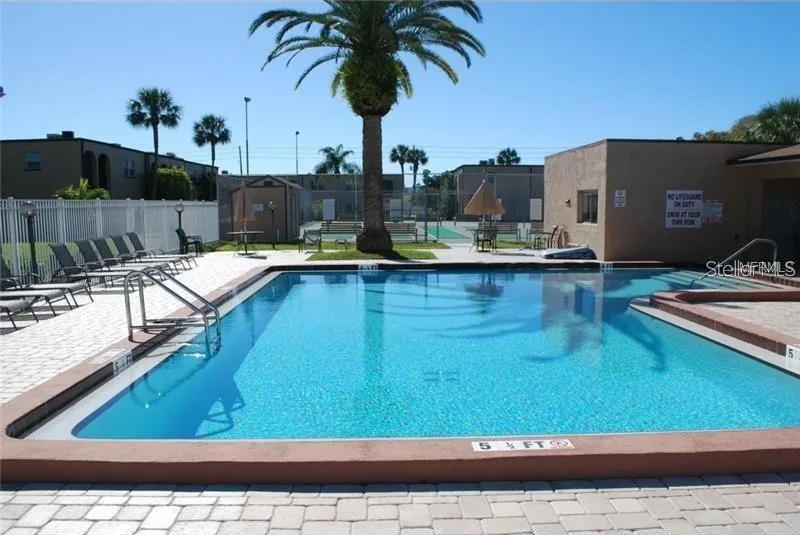 2 PISCINAS CLIMATIZADAS - 7701 Starkey Rd