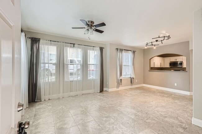Foto del edificio - HIGHLY DESIRABLE UPGRADED ONE BEDROOM COND...