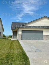 Building Photo - 406 S Sweetwater Rd