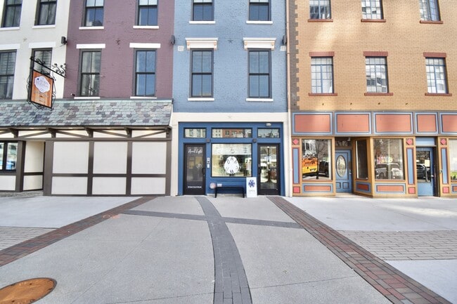 Photo - 33 E Court St Townhome