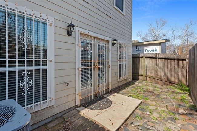 Building Photo - 2209 Alabama St