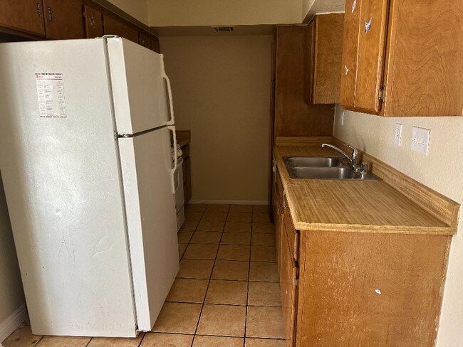 Foto del edificio - 1040 May Ln