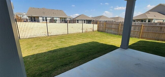 Building Photo - 2208 Delano Dr