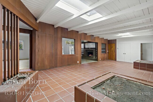 Building Photo - 8 Garland Pl
