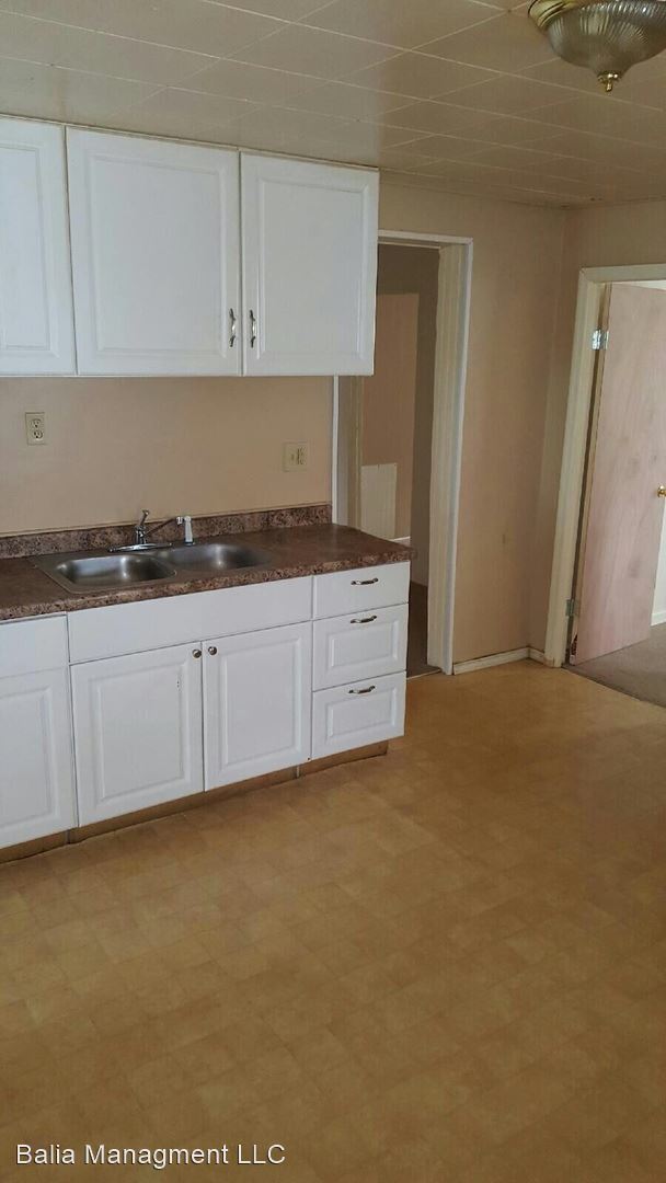 Building Photo - 4 br, 1 bath House - 84 W National Dr