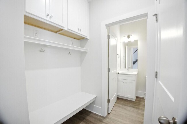 Building Photo - 3 Kessel Run