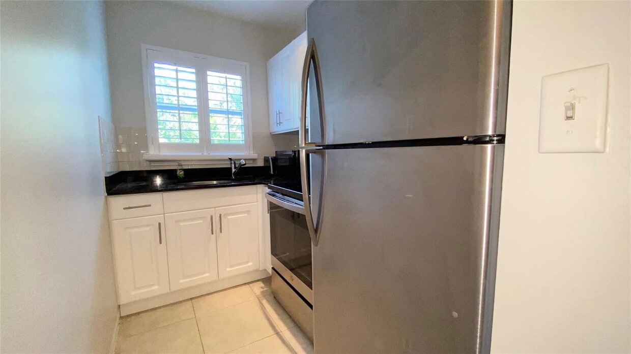 Foto principal - 660 Cypress Lake Blvd
