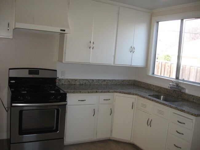 LARGE EAT IN KITCHEN - 1312 Birch Ave