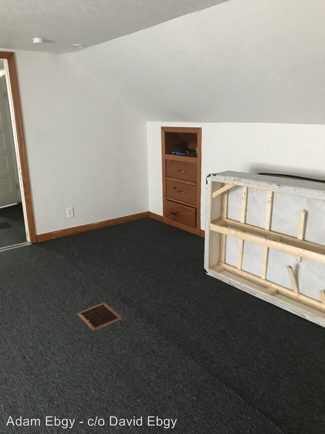 Building Photo - 4 br, 1 bath House - 62 Midway