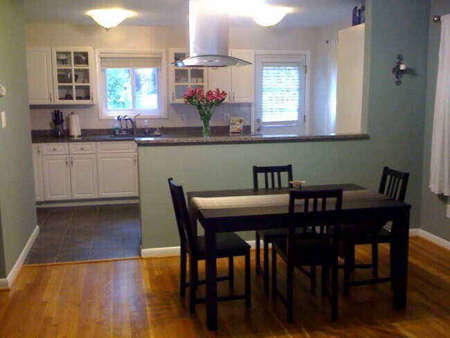 Dining room & kitchen - 402 Mclane Ct