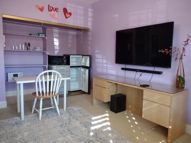 Foto del edificio - 7932 Lakepoint Cir
